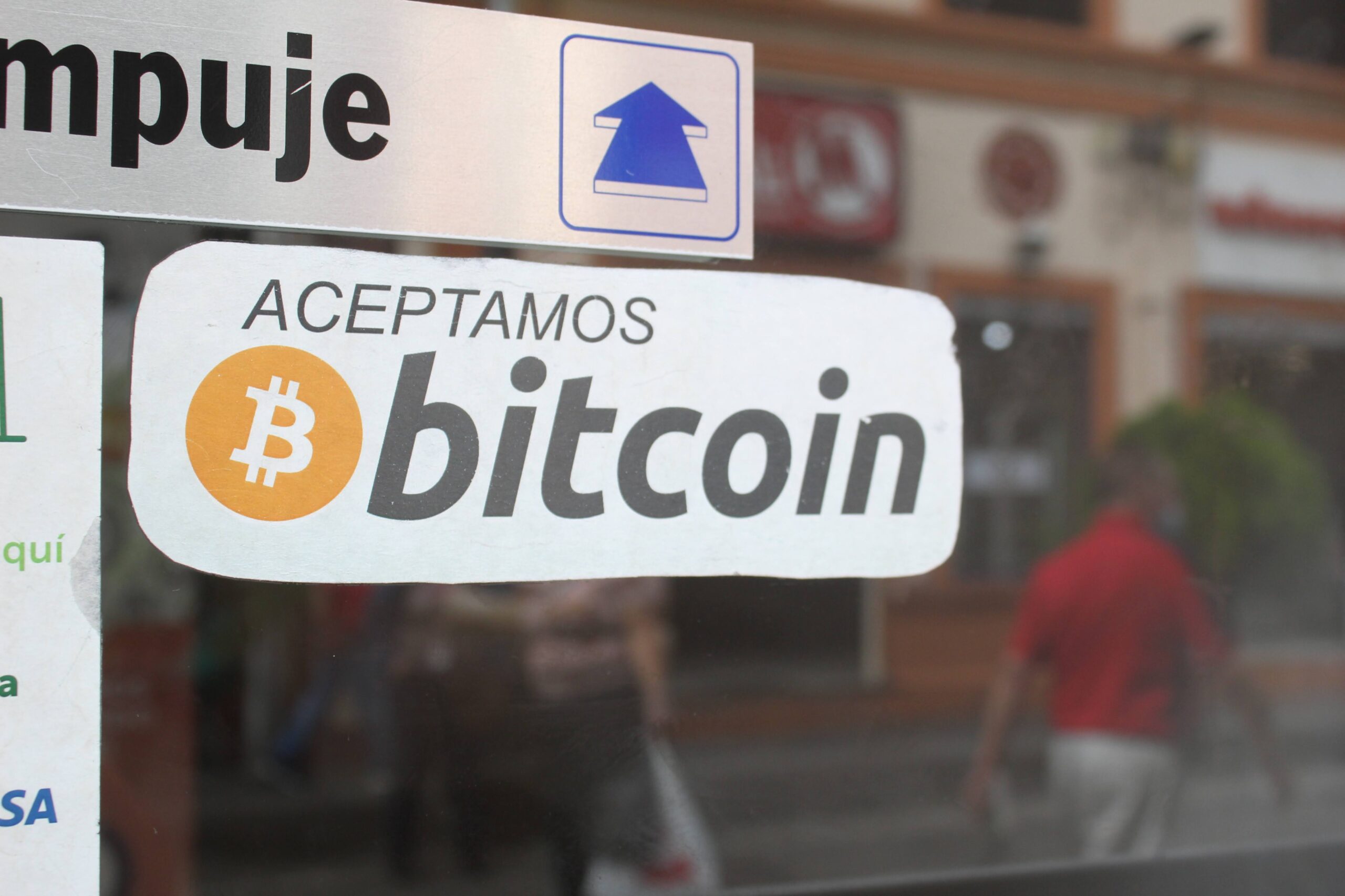 El Salvador sigue en el mapa cripto, pese al bajo uso entre la población, revela estudio