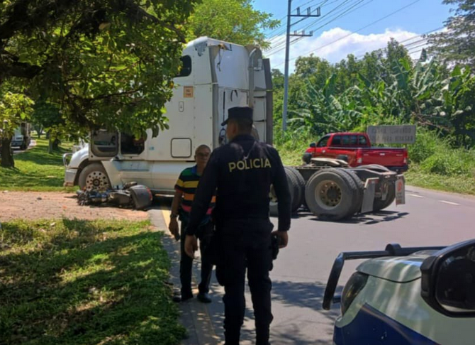 Accidente de tránsito deja a motociclista lesionado en Ciudad Arce