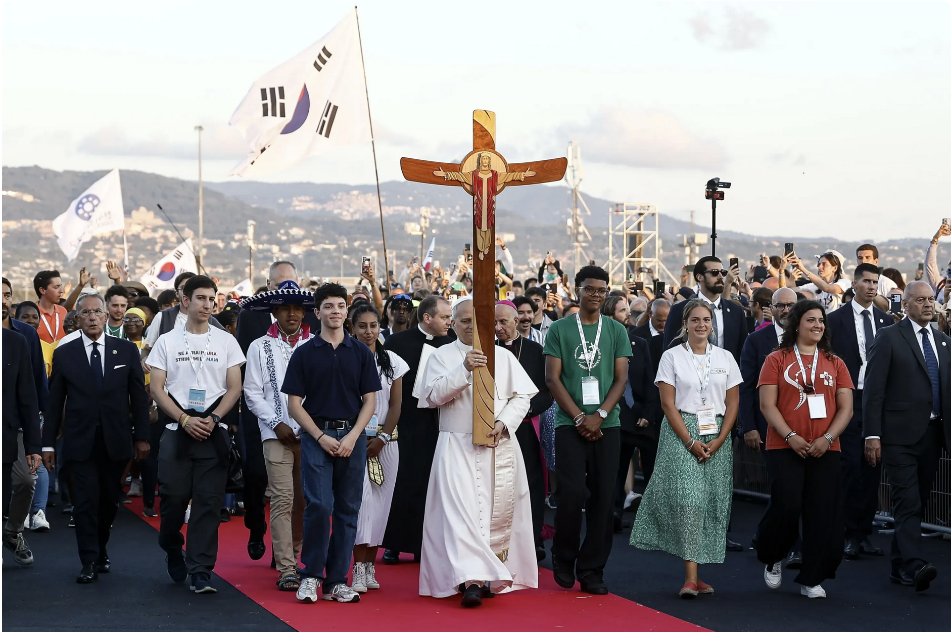 León XIV ante una multitud de jóvenes: «¡El mundo necesita misioneros de justicia y paz!»