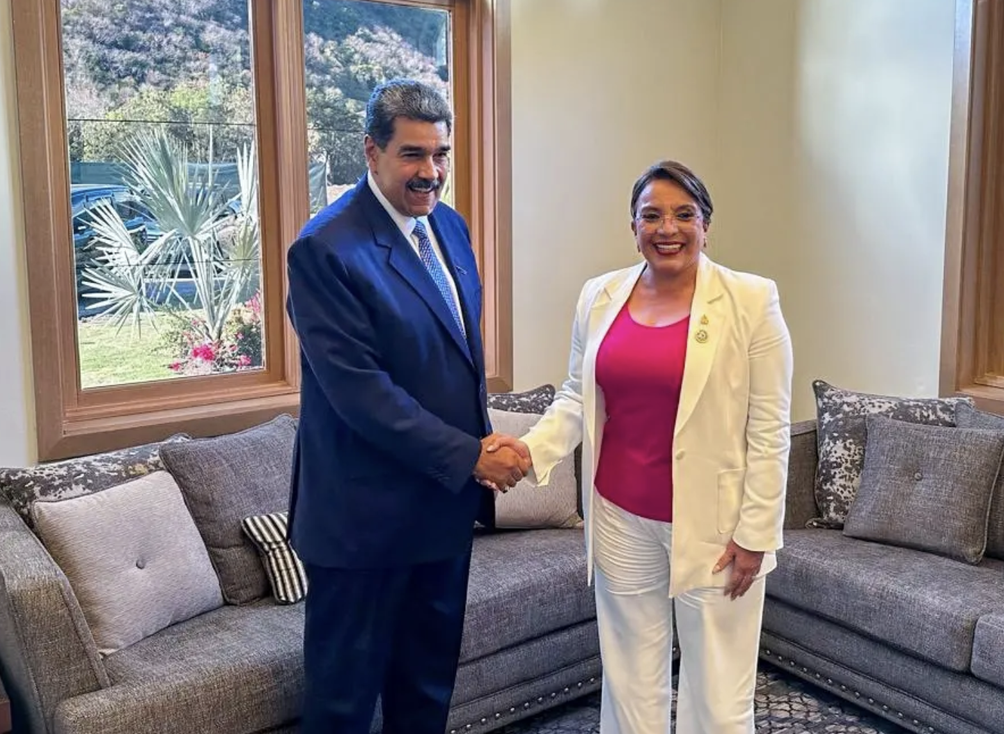 Uno de los vicecancilleres de Honduras renunciará por apoyo de Castro a Nicolás Maduro