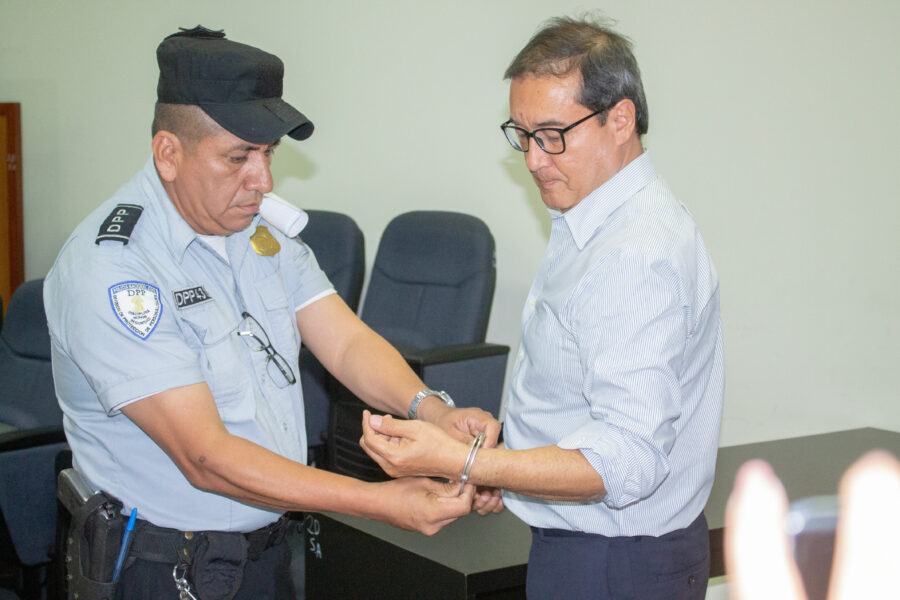 Juez concluyó que exfiscal Martínez permitió falsificar pruebas e ignoró delitos de corrupción cometidos en Fiscalía