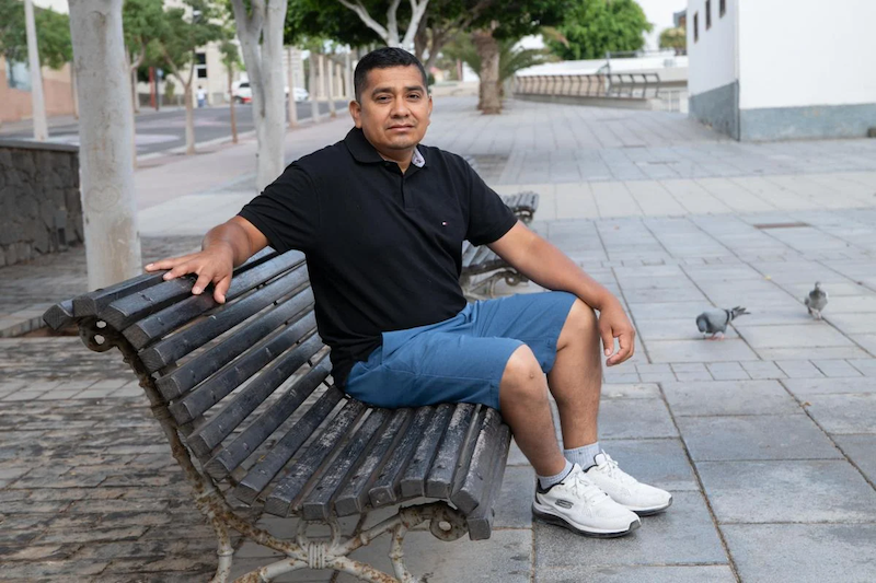César, un salvadoreño deportado por Trump que trata de rehacer su vida en una isla española