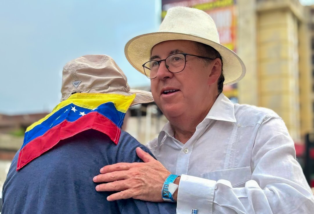 Opositor venezolano ve como una «mala noticia» la reelección indefinida en El Salvador