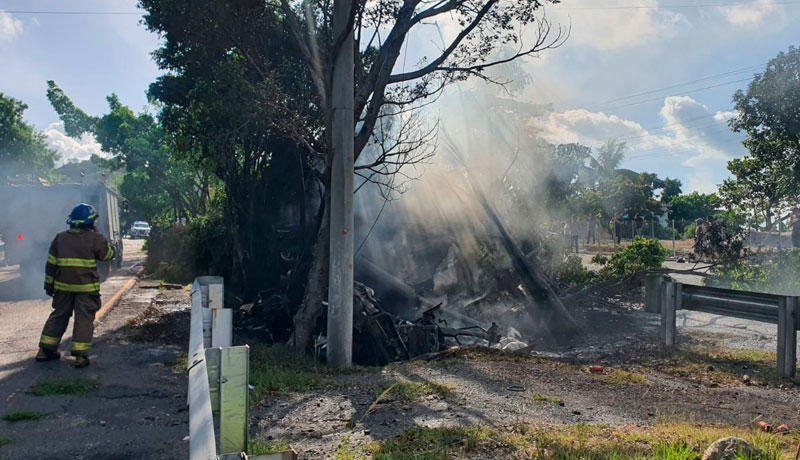 Conductor de un cabezal muere tras chocar en Cuscatlán