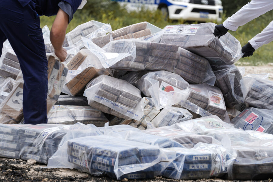 Destruyen más de 2,000 kilos de cocaína valorada en más de $53 millones