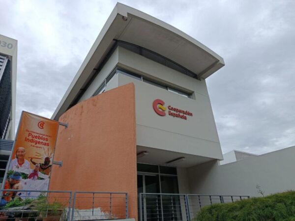 Cooperación Española desembolsará $195,000 en ocho becas para funcionarios salvadoreños