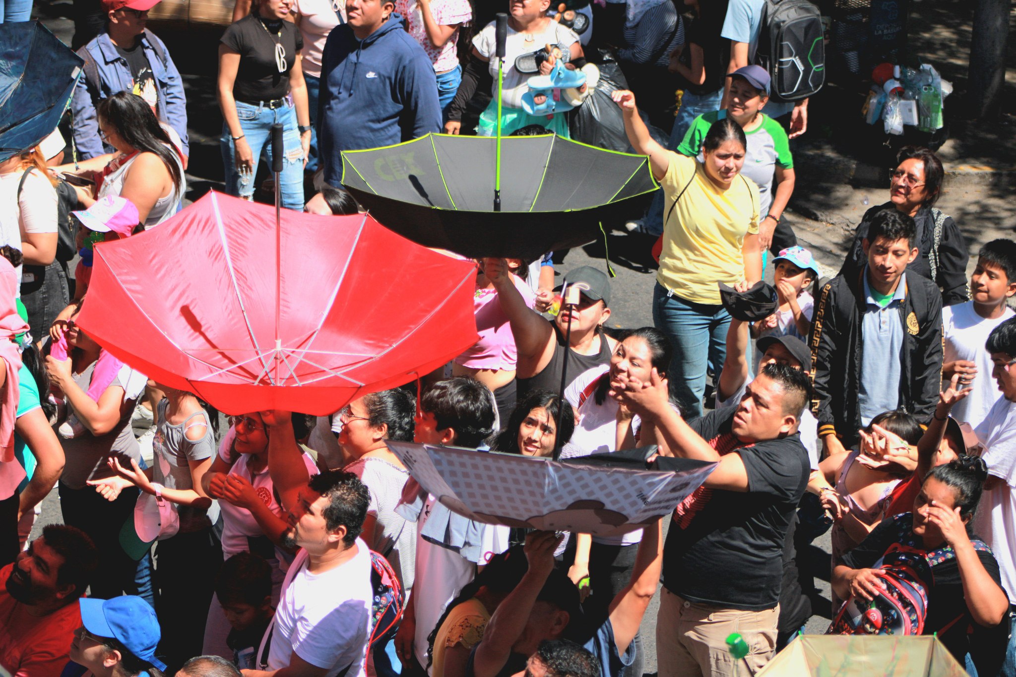 Así fue el desfile del Comercio, ¿qué regaló La Tiendona?