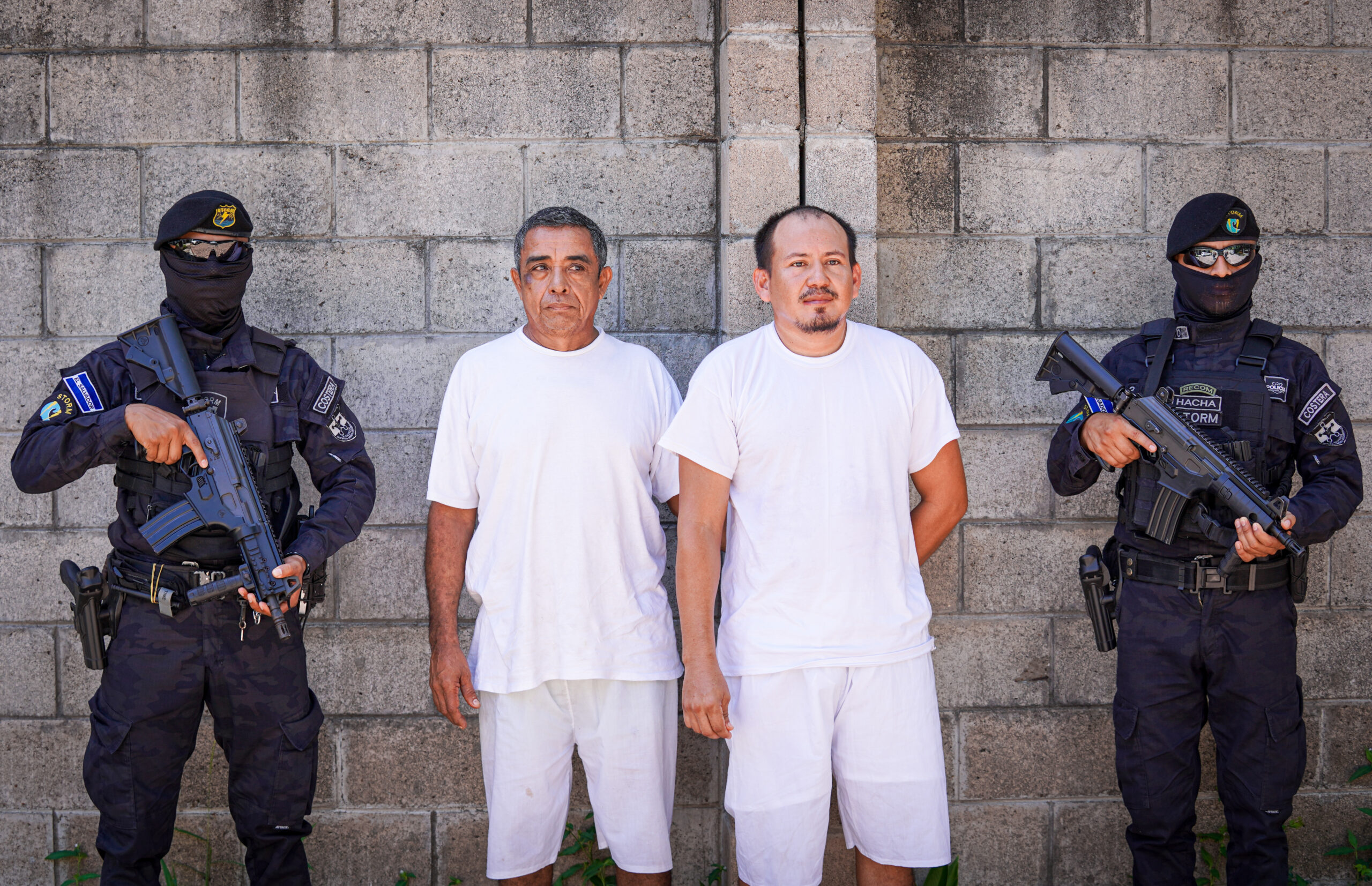 Acusan a dos hombres por transportar más de 400 kilos de cocaína frente a costas salvadoreñas