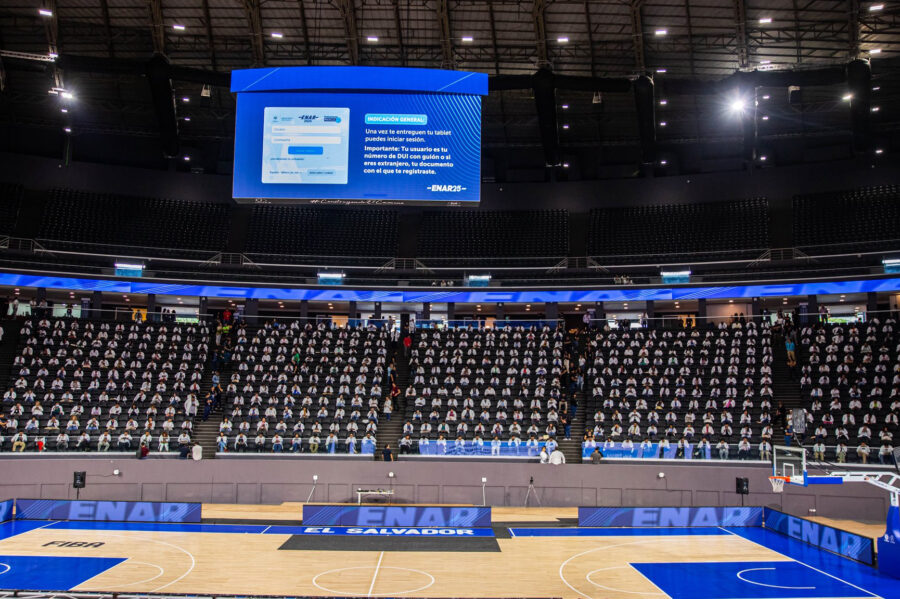 Minsal veta de realizar examen de residencia a médico acusado de hacer trampa utilizando lentes con IA