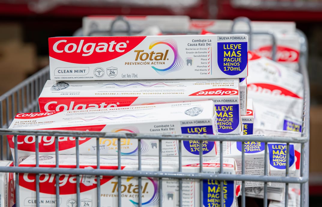 SRS y Defensoría realizan proceso de retiro de pastas dentales Colgate Clean Mint