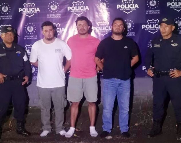 PNC arresta a cinco hombres en Acajutla por conducción peligrosa, resistencia y disparos de arma de fuego