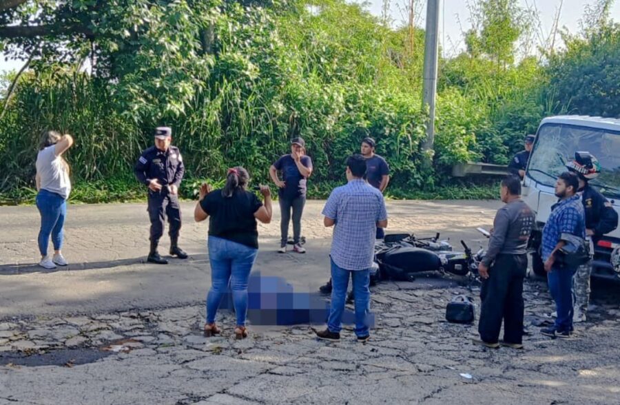 Motociclista muere tras impactar contra un camión en Comasagua