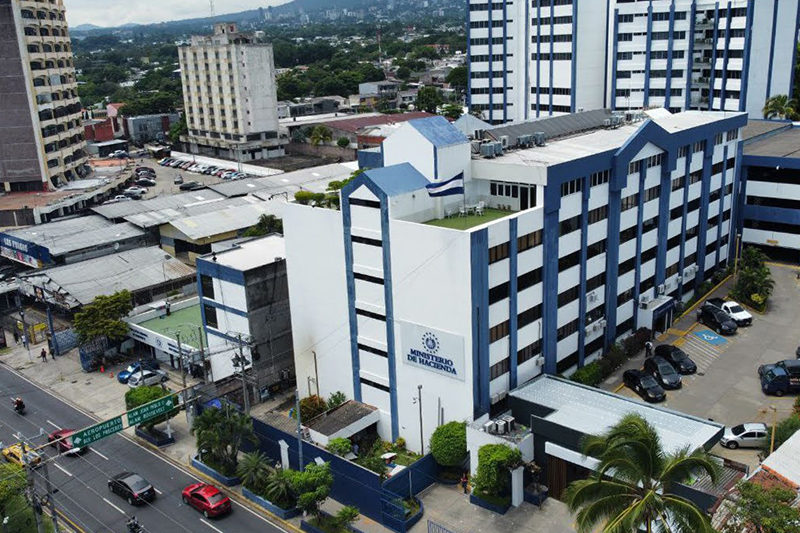 Los ingresos tributarios crecieron 8.1 % a julio tras superar los $4,947 millones