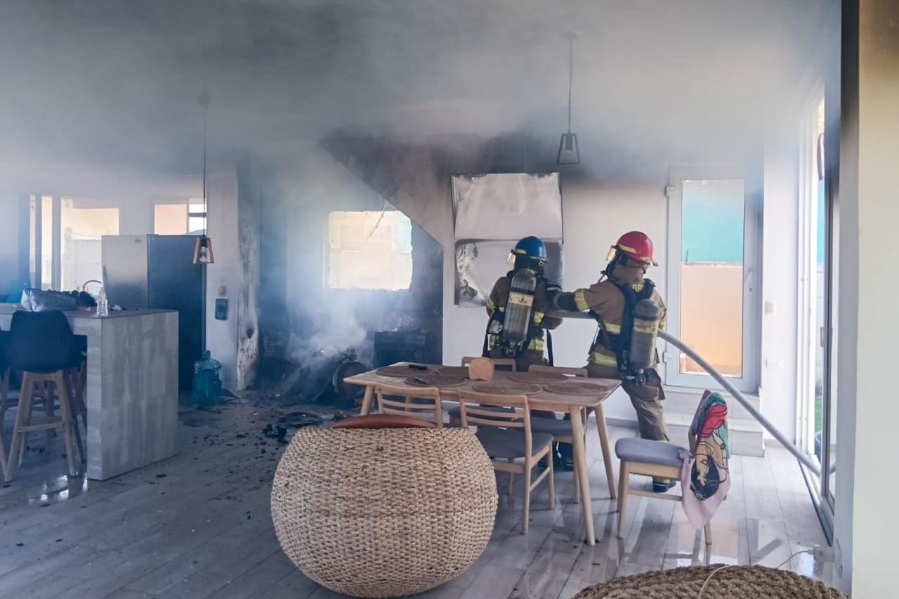 Bomberos reporta tres personas quemadas en incendios estructurales durante feriado