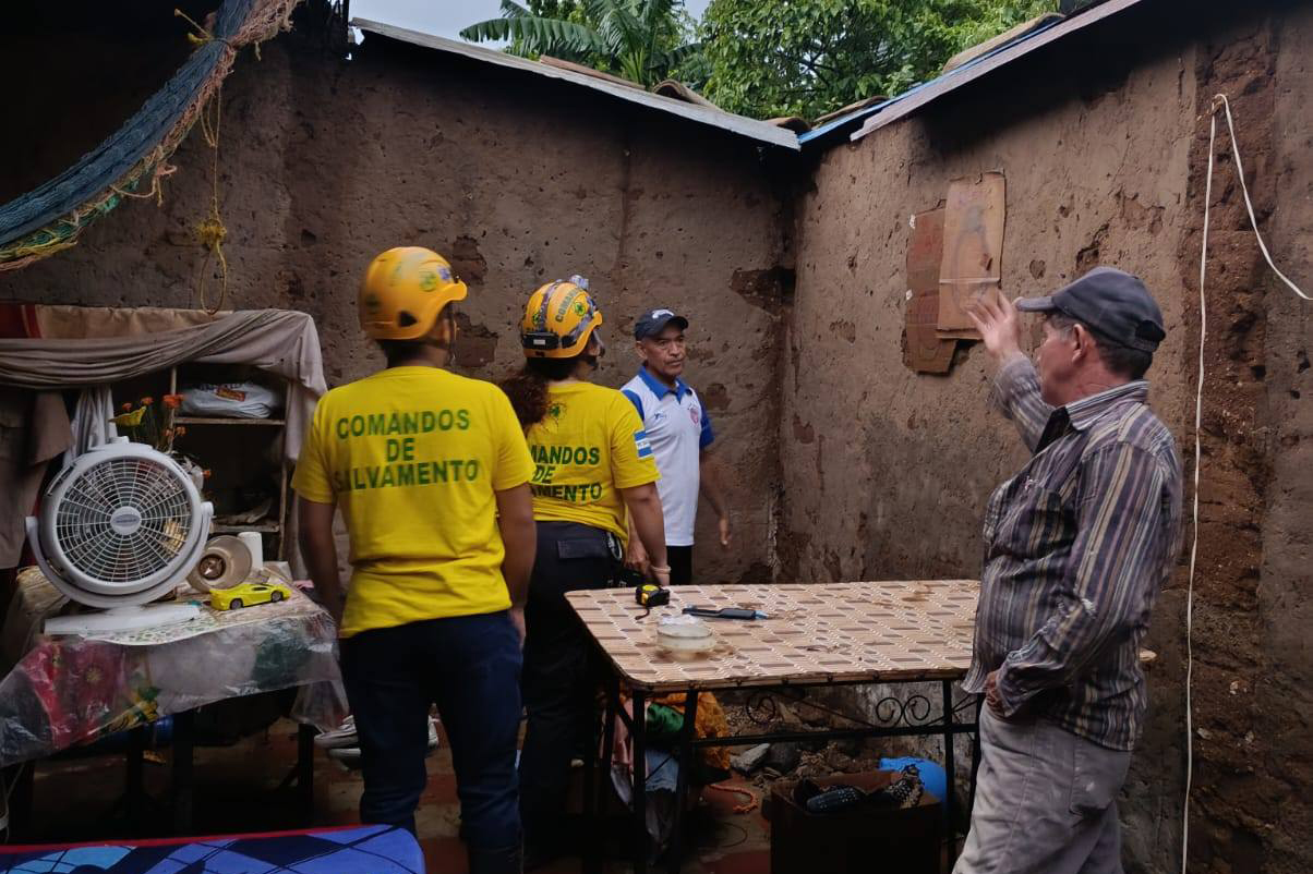 Protección Civil declara inhabitables 97 viviendas por sismos en Ahuachapán