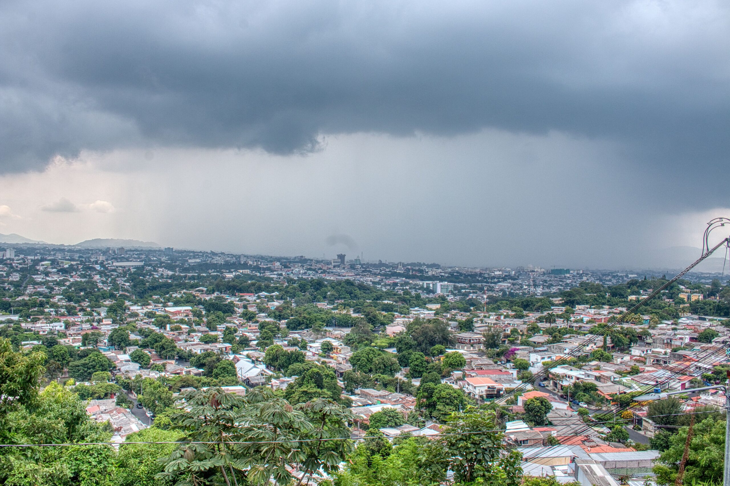 Lluvias y tormentas afectarán gran parte del país este miércoles por el paso de una onda tropical