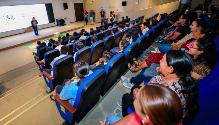 Más de 21,000 salvadoreños recibieron información sobre riesgos de la migración irregular en el último año