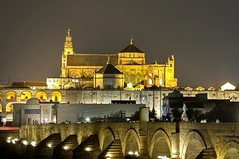 El incendio declarado en la Mezquita-Catedral de Córdoba está en proceso de extinción