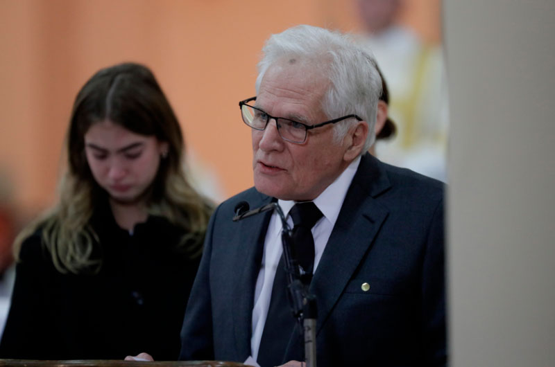 Padre del senador asesinado Miguel Uribe Turbay ocupará su lugar en disputa presidencial