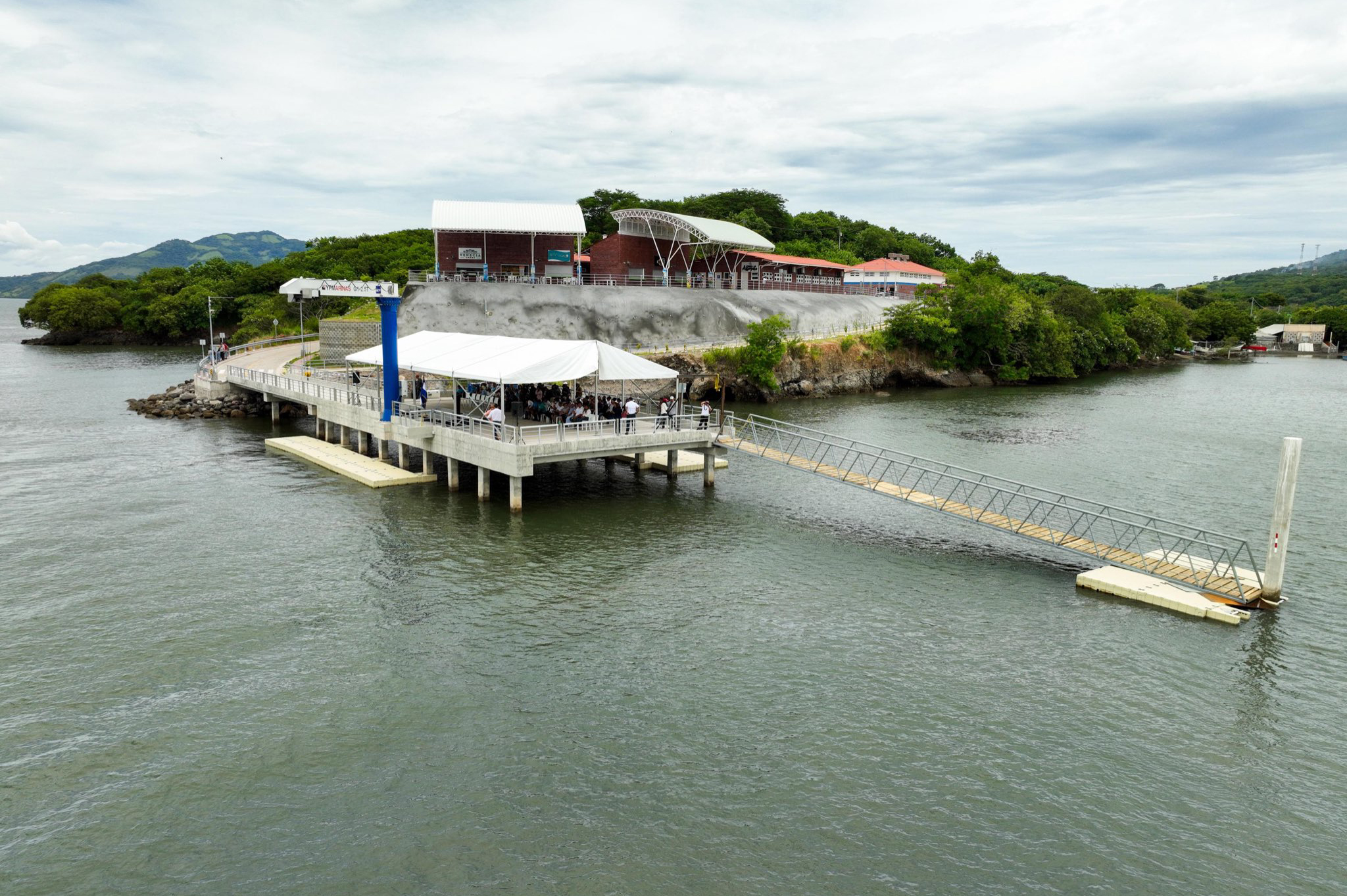 Mopt inaugura muelle artesanal en playa Punta Chiriquín