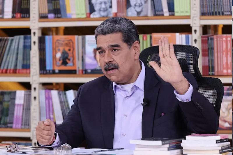 Maduro estaría negociando con Estados Unidos un exilio con inmunidad, dice diario español