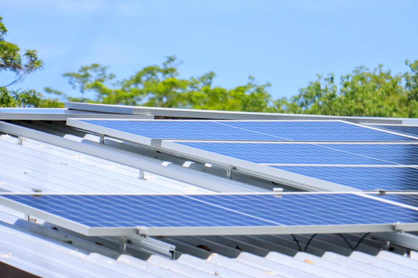 Alcaldía paga más de $8,000 mensuales por energía eléctrica e inicia instalación de paneles solares