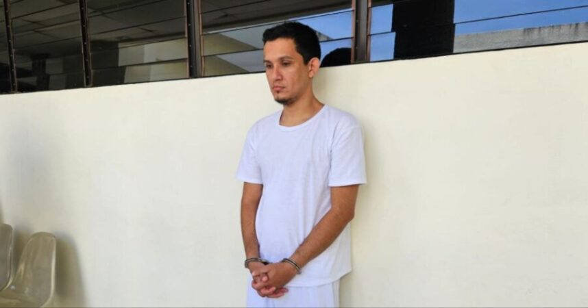 Hombre acusado de asesinar a su pareja y simular suicidio seguirá detenido