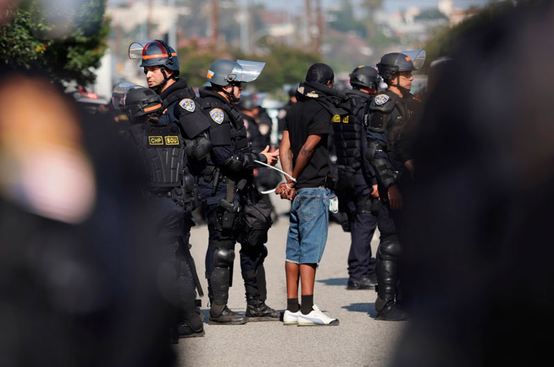 Redadas continúan en Los Ángeles a pesar de la muerte de un jornalero que huía de agentes