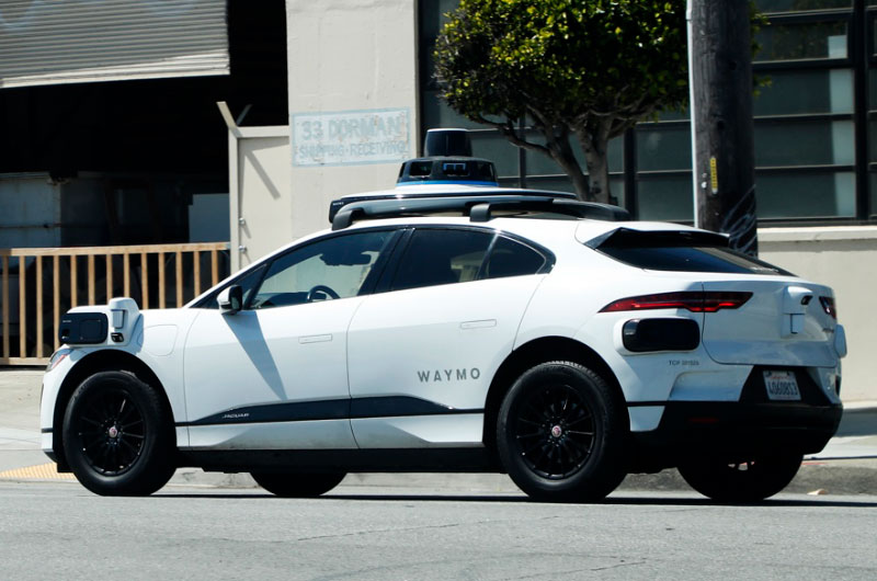 Taxistas amenazan con paralizar Nueva York si entran en funcionamiento robotaxis autónomos