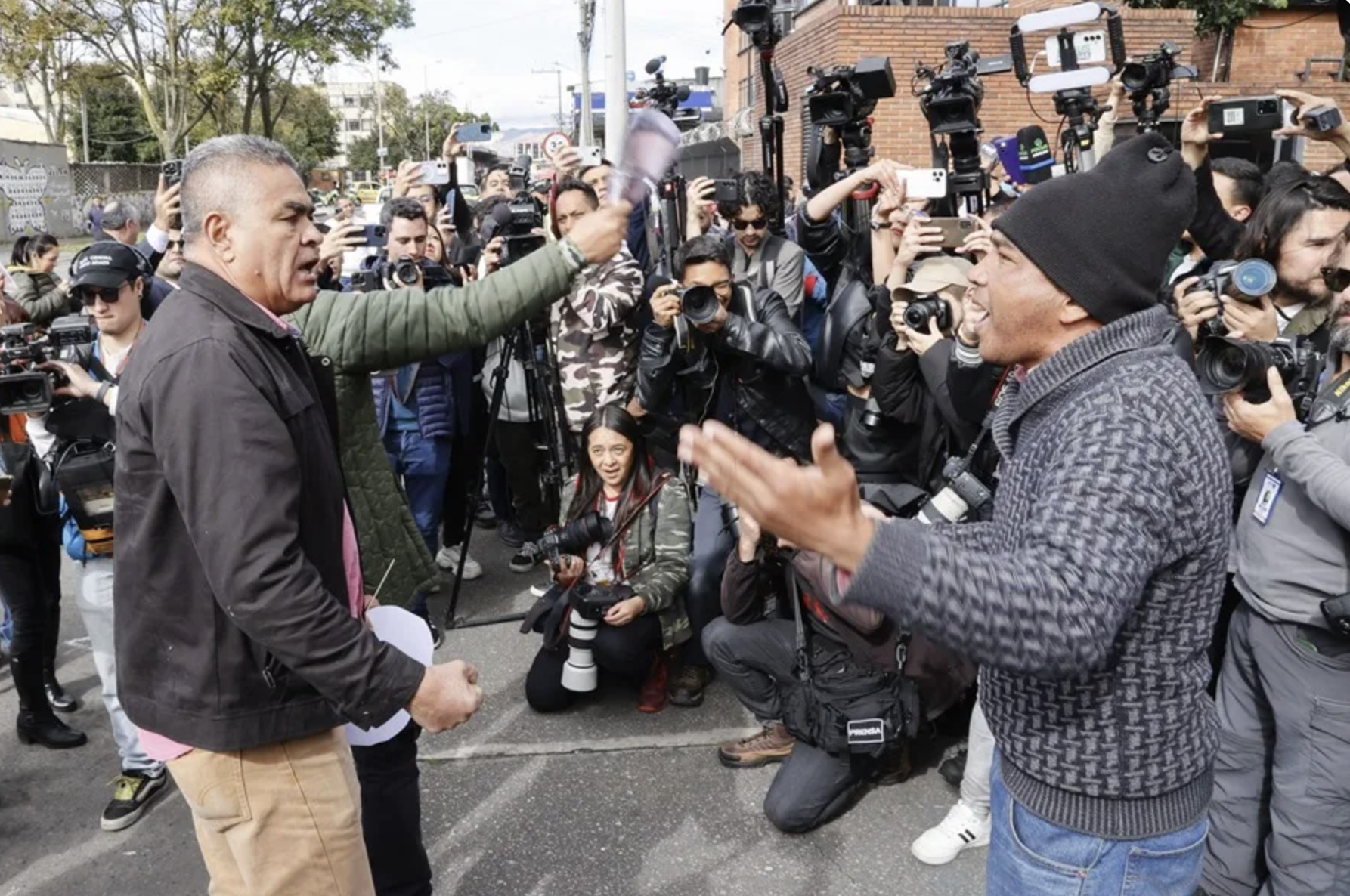 Condena a Uribe agranda la polarización política en Colombia y la extiende a la Justicia