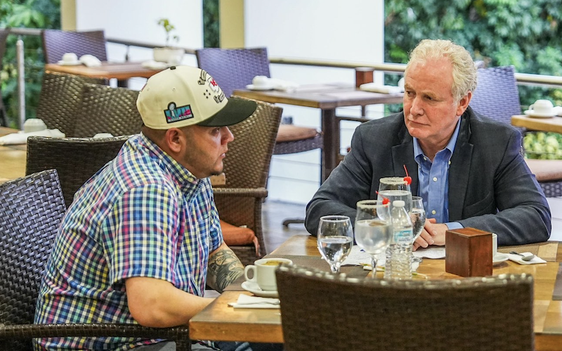 Senador EEUU denuncia “abuso de poder” en caso del salvadoreño Kilmar Ábrego García