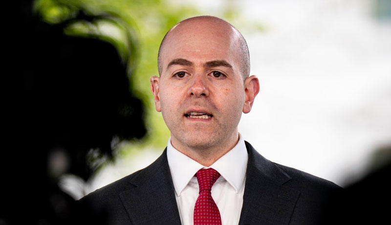 Trump elige al economista Stephen Miran como nuevo miembro en la Junta de la Fed