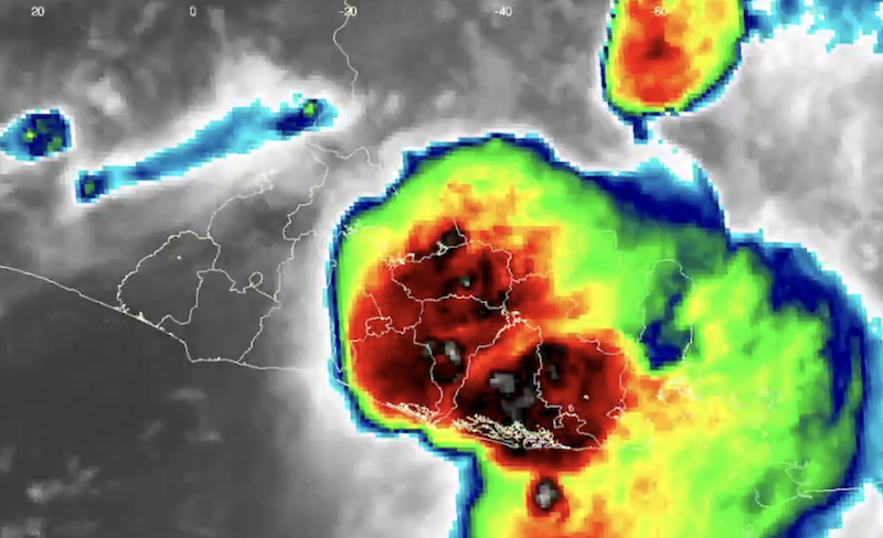 Onda tropical generará tormentas en gran parte de El Salvador este lunes
