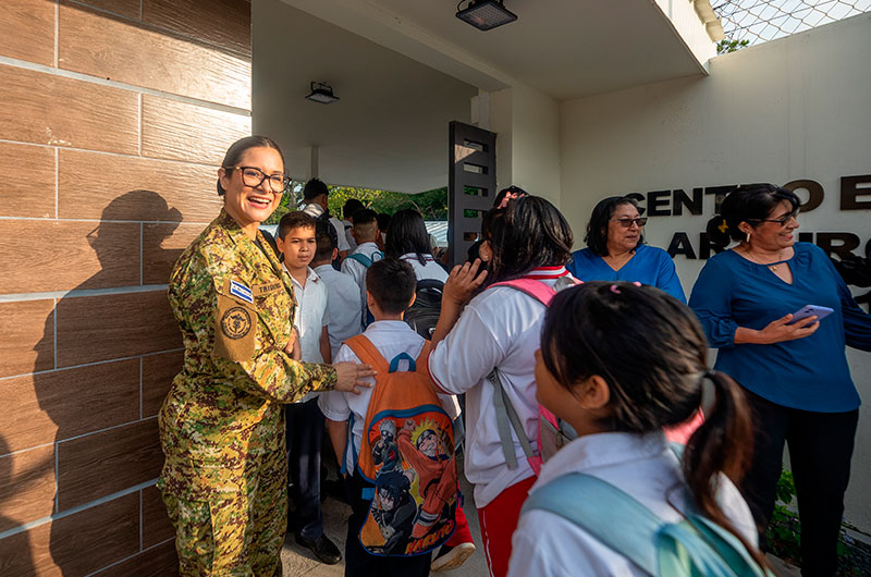 Ministra de Educación supervisó cumplimiento de nuevas medidas disciplinarias en las escuelas
