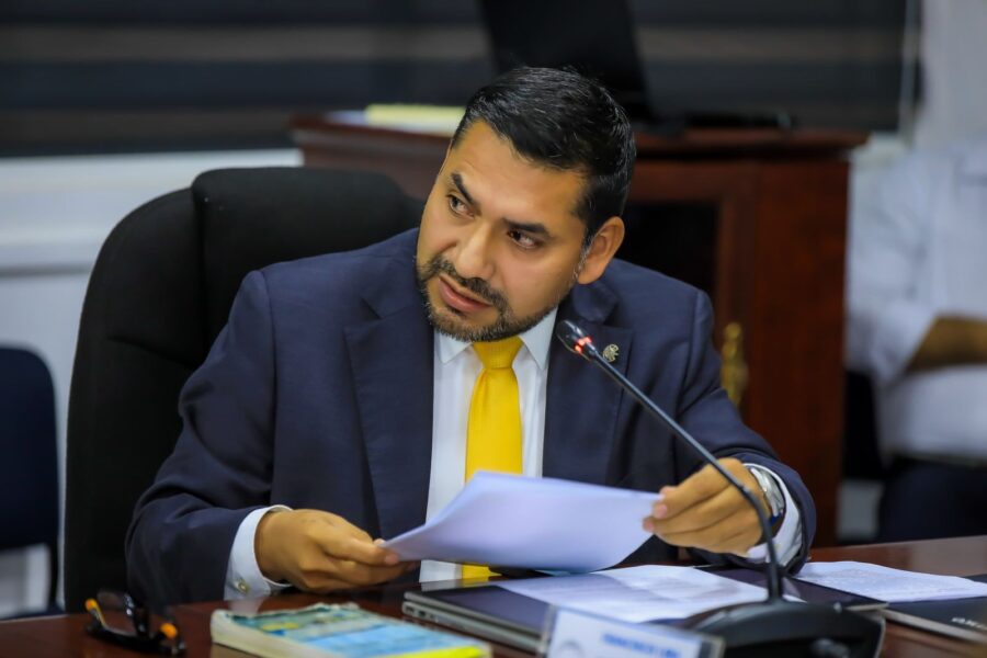 Obligarían a privados a colaborar con Red Nacional de Hospitales, Lira pide aclarar que será en «situaciones especiales»