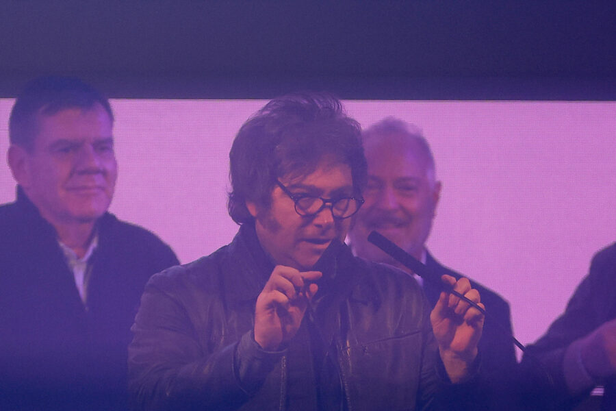 Milei despide a funcionario tras difusión de audios sobre presunto esquema de sobornos