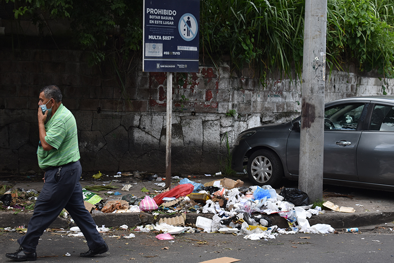 Entregan una herramienta para gestionar los residuos sólidos en El Salvador