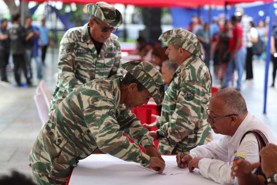 Venezuela exige a EE.UU. alejarse de sus costas y ocuparse de sus «terribles problemas»