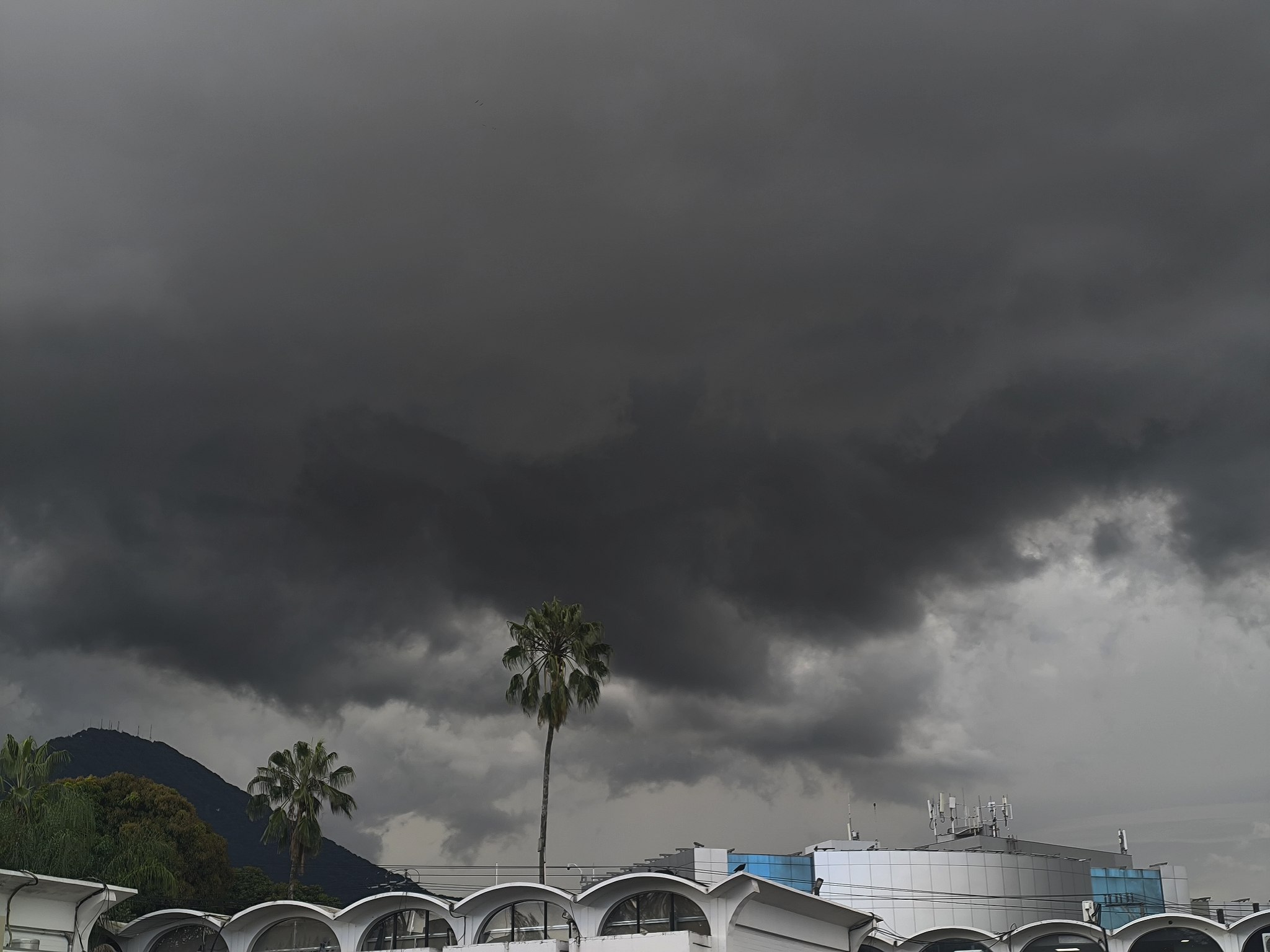 Medio Ambiente prevé lluvias este miércoles por paso de onda tropical