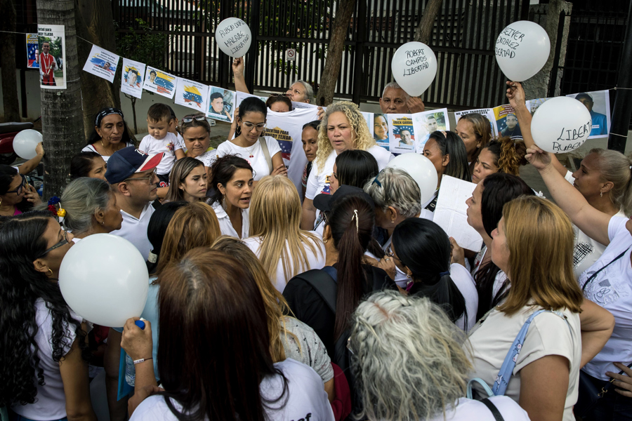 Denuncian en Venezuela agresiones a madres de presos políticos a las afueras del Supremo