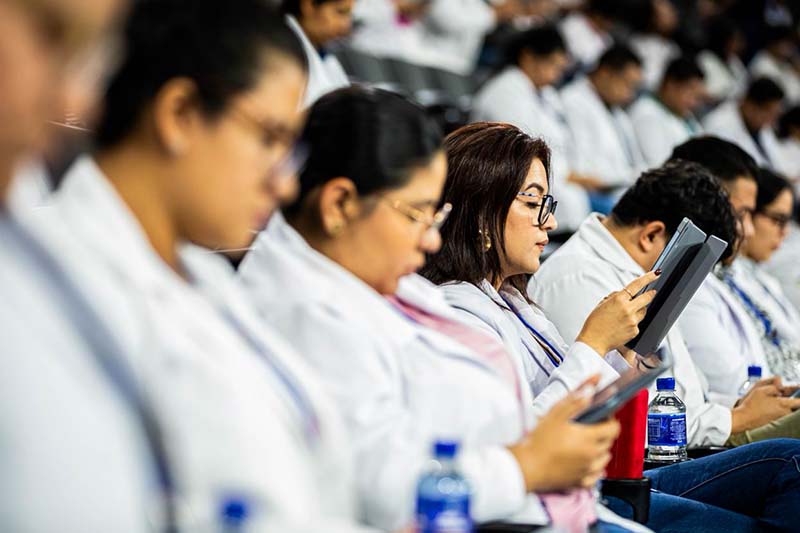 Salud evaluó a 1,484 médicos que aspiran a residencia con una nota promedio de 7.65