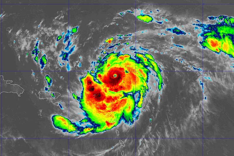 Huracán Erin gana potencia a categoría 4 en el Atlántico sin amenazas directas en tierra
