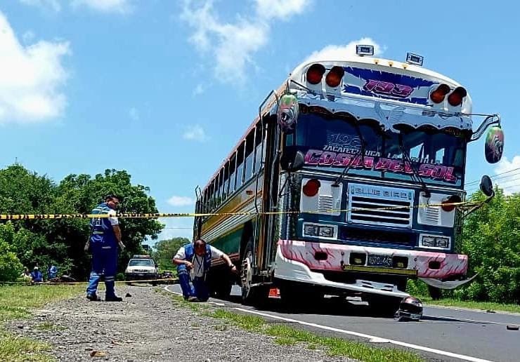 Muere motociclista tras impactar con un bus de la ruta 193 sobre el bulevar Costa del Sol