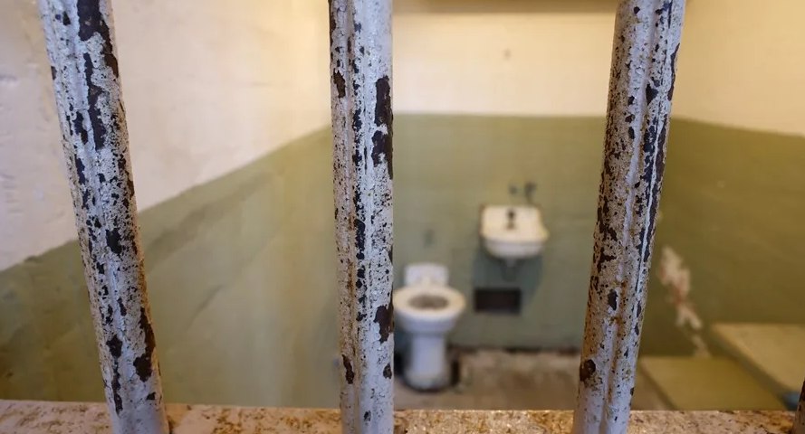 Alligator Alcatraz se afianza como modelo de detención migratoria en EEUU en su primer mes