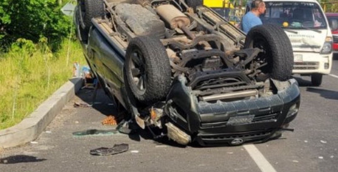 Triple accidente vial deja a una persona herida en Zacatecoluca