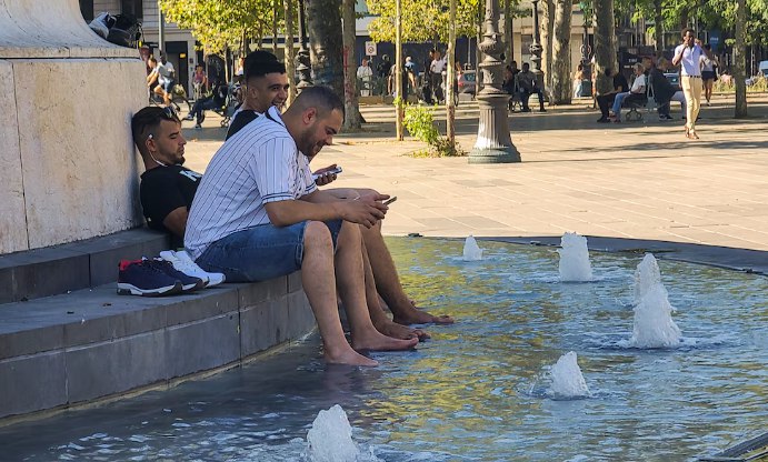«Te tienes que cuidar solo»: la ola de calor golpea a quienes trabajan al sol en Francia