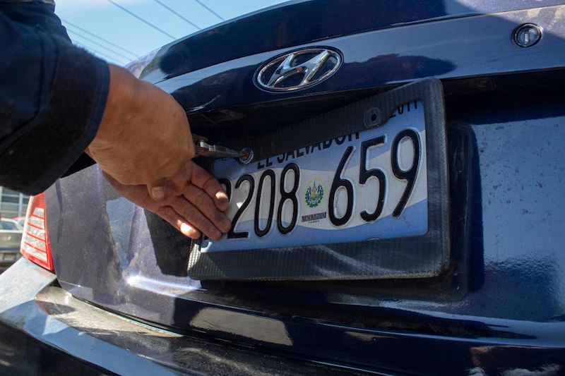 Prorrogan placas, subsidio al transporte público y cajas únicas hasta 2026