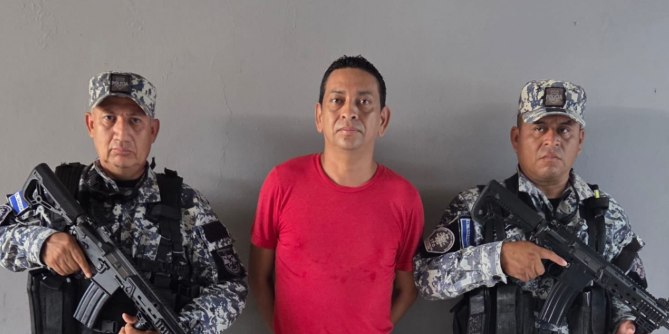 Capturan a sujeto denunciado en redes sociales por hurtos de celulares en buses de Ahuachapán 