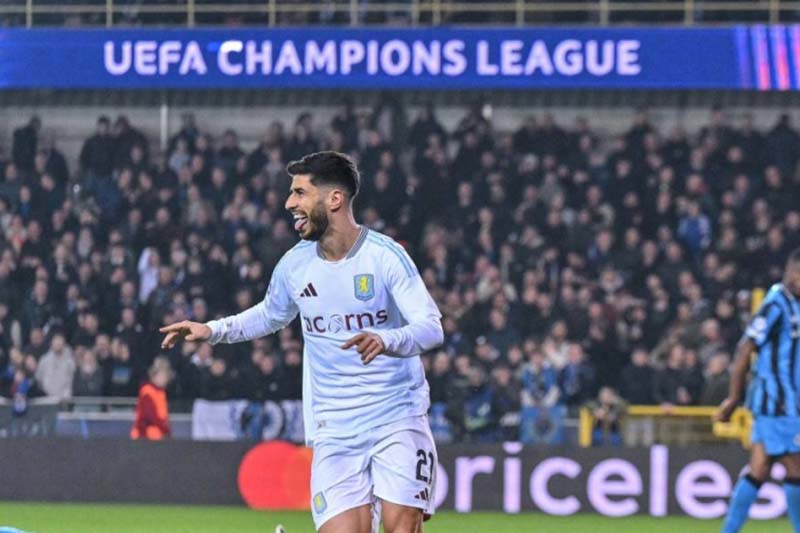 El Villa resiste con diez ante el Newcastle