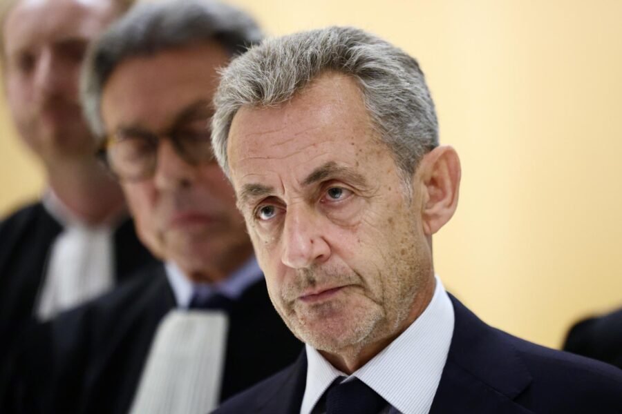 Sarkozy condenado a cinco años por trama con dinero de Gadafi